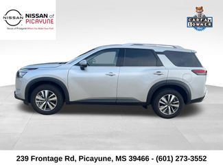 Used 2025 Nissan Pathfinder SL FWD video 2