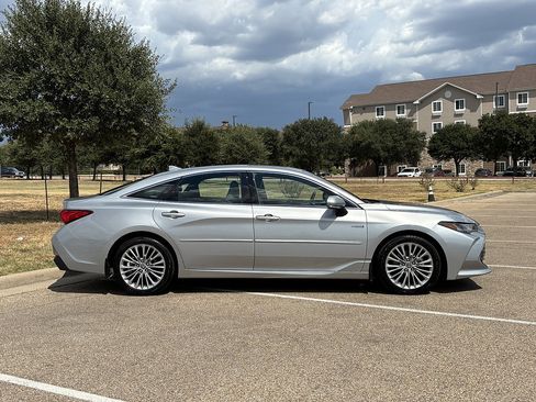 Used 2021 Toyota Avalon Limited w/ Advanced Safety Package FWD image 6