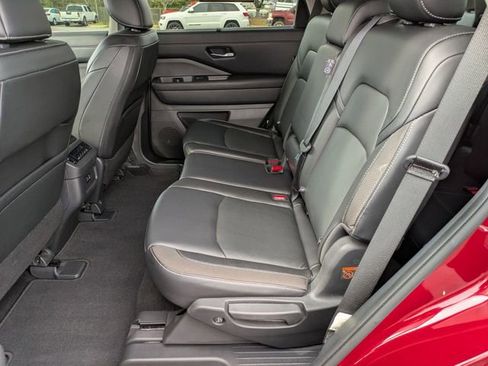 Used 2023 Nissan Pathfinder SL w/ Black Appearance Package image 27