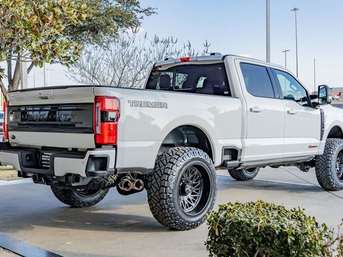 Used 2025 Ford F350 Platinum w/ Tremor Off-Road Package image 10