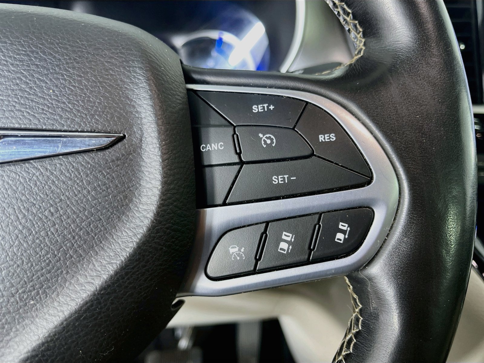 Used 2021 Chrysler Pacifica Touring-L FWD image 16