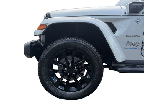 Used 2023 Jeep Wrangler Unlimited Sahara w/ Cold Weather Group AWD/4WD image 14