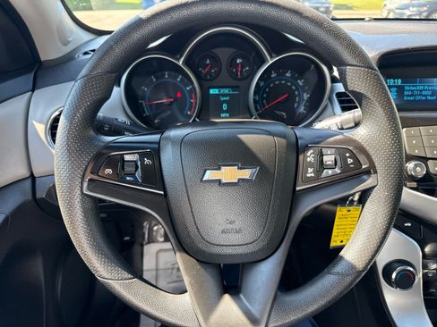Used 2015 Chevrolet Cruze LT FWD image 19