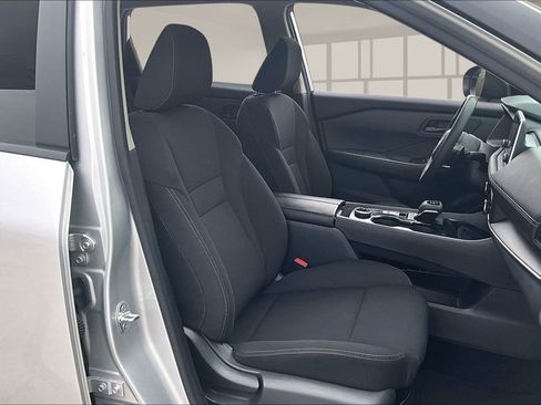 Used 2024 Nissan Rogue S image 27