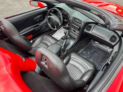 Used 1999 Chevrolet Corvette Convertible w/ Memory Pkg RWD image 21