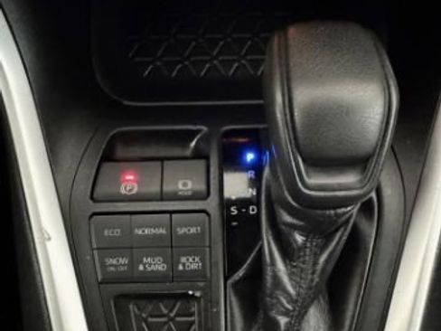 Used 2019 Toyota RAV4 XLE image 18