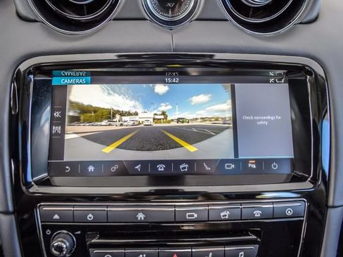 Used 2019 Jaguar XJ L Portfolio RWD image 22