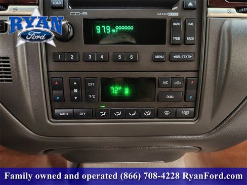 Used 2008 Lincoln Town Car Signature Limited image 13