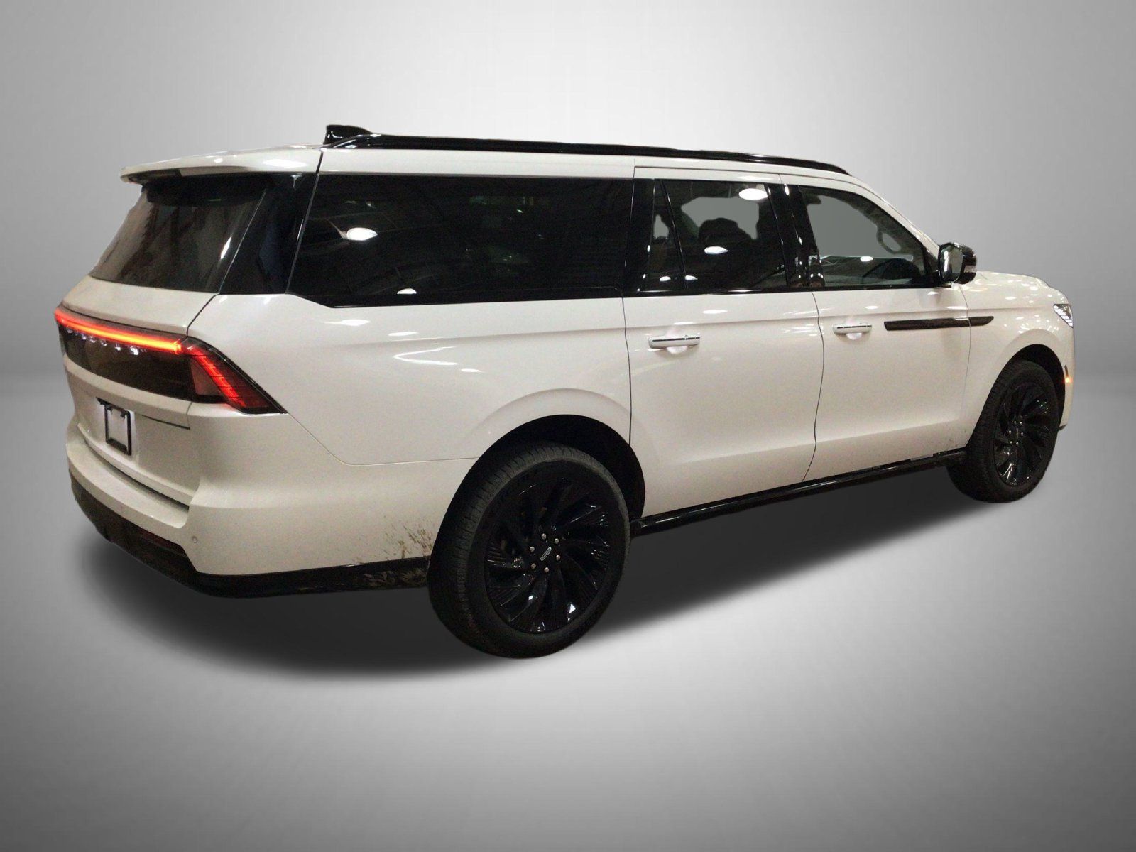 Used 2026 Lincoln Navigator L Reserve w/ Jet Appearance Package AWD/4WD image 3