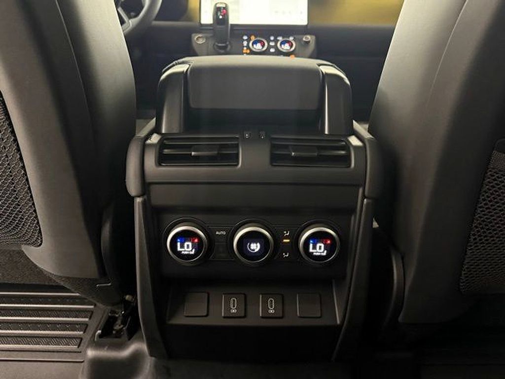 New 2026 Land Rover Defender 110 AWD/4WD image 25