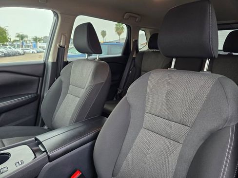 Used 2025 Nissan Rogue SV image 17