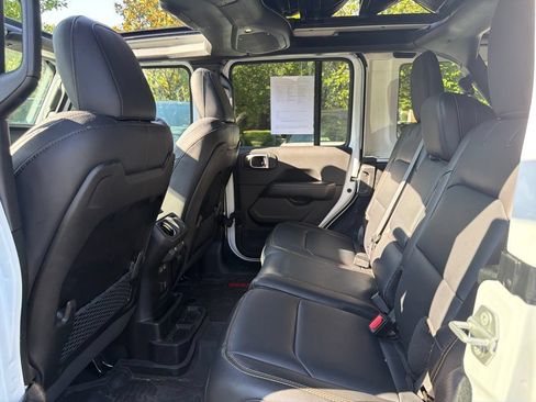 Used 2024 Jeep Wrangler Unlimited Sahara w/ Technology Group AWD/4WD image 24