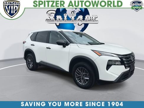 Used 2024 Nissan Rogue S AWD/4WD image 2