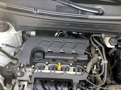 Certified 2025 Hyundai Venue SEL FWD image 30