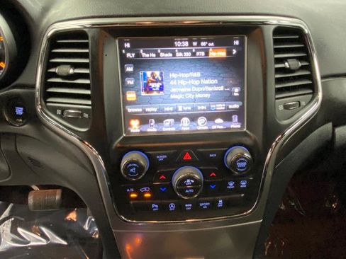 Used 2017 Jeep Grand Cherokee Altitude image 26