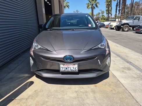Used 2016 Toyota Prius Three Touring FWD image 3