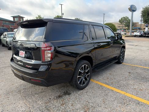 Used 2024 Chevrolet Suburban RST w/ Luxury Package AWD/4WD image 5