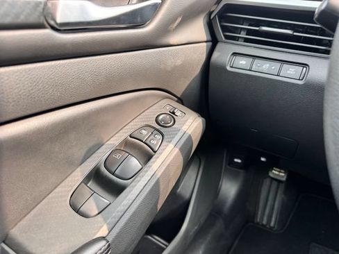 Used 2024 Nissan Altima 2.5 SV FWD image 14