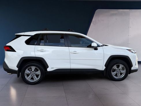 Used 2025 Toyota RAV4 XLE w/ Convenience Package AWD/4WD image 6