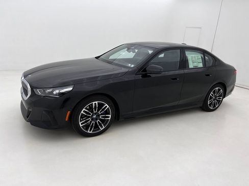 New 2026 BMW 530i xDrive w/ M Sport Package image 2