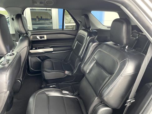 Used 2021 Ford Explorer XLT w/ Equipment Group 202A AWD/4WD image 10