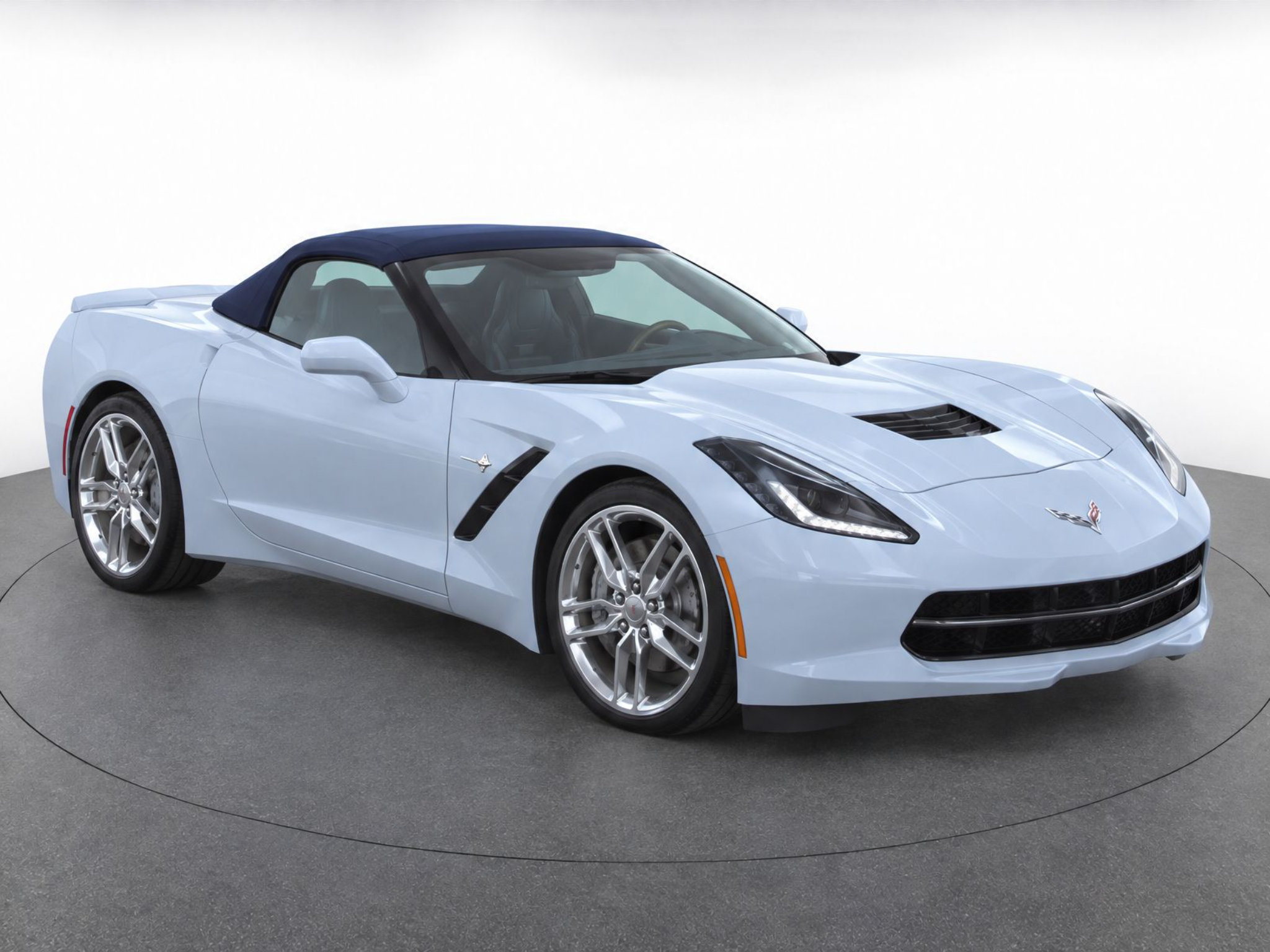 Used 2019 Chevrolet Corvette Stingray Convertible w/ 2LT Preferred Equipment Group RWD image 2