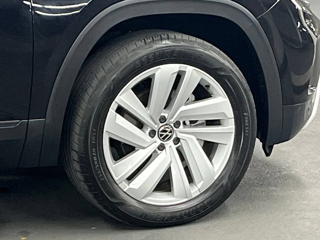 Certified 2023 Volkswagen Atlas Cross Sport SE w/ Panoramic Sunroof Package AWD/4WD image 42
