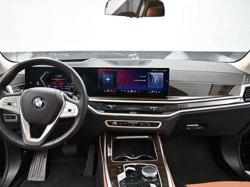 Used 2026 BMW X7 xDrive40i image 14