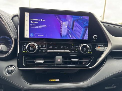 Used 2023 Toyota Highlander Limited image 24