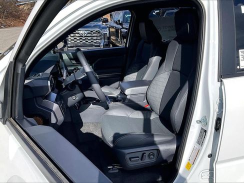 New 2026 Toyota 4Runner TRD Off-Road Premium AWD/4WD image 9