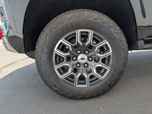 Used 2023 Chevrolet Colorado Z71 w/ Z71 Convenience Package 2 AWD/4WD image 12