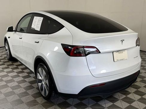 Used 2024 Tesla Model Y Long Range AWD/4WD image 4