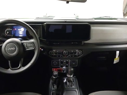 Used 2025 Jeep Gladiator Sport AWD/4WD image 32