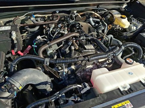 Used 2025 Toyota Tacoma TRD Sport AWD/4WD image 28