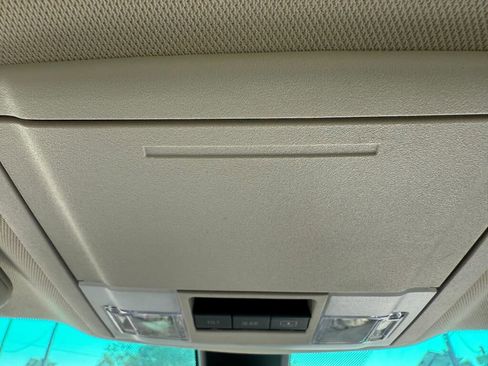 Used 2017 Ford Explorer Platinum image 25