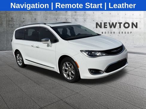 Used 2018 Chrysler Pacifica Limited FWD image 1