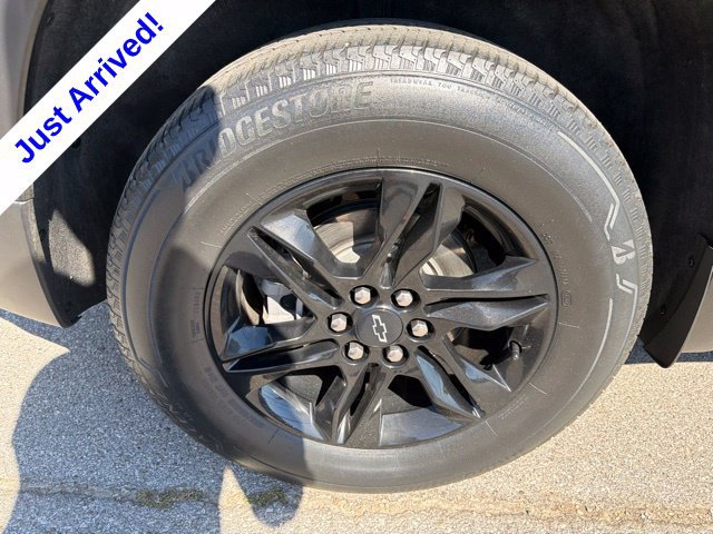 Used 2023 Chevrolet Traverse LS w/ Midnight/Sport Edition FWD image 18