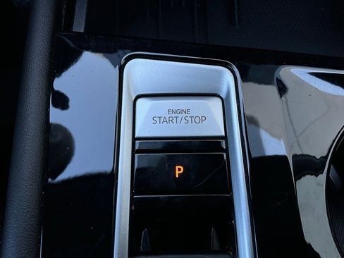 Used 2025 Volkswagen Atlas Cross Sport SE image 24