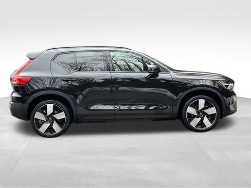 Certified 2023 Volvo XC40 Recharge Plus image 9