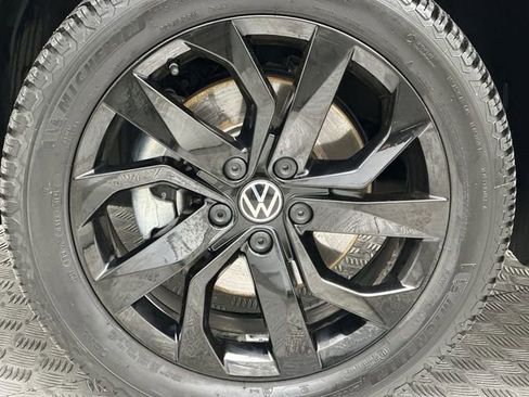 Used 2023 Volkswagen Taos SE w/ Black Wheel Package image 10