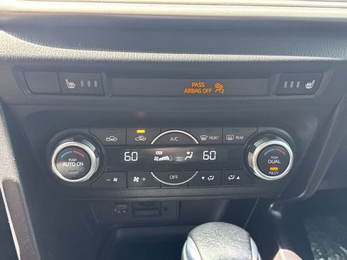 Used 2017 MAZDA MAZDA3 Touring FWD image 19