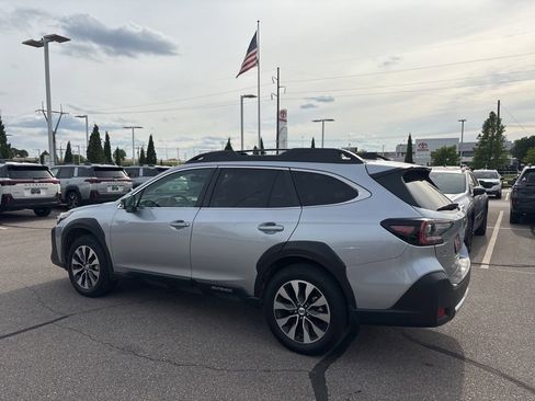 Used 2025 Subaru Outback Limited AWD/4WD image 6
