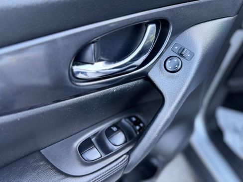 Used 2018 Nissan Rogue S FWD image 10