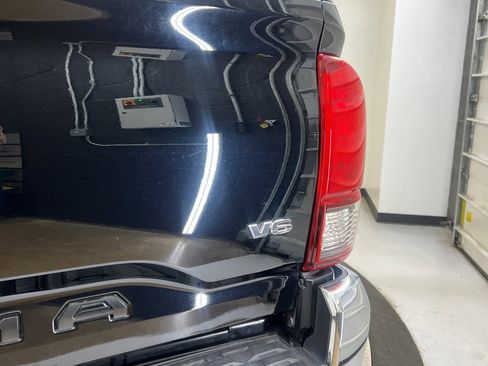 Used 2019 Toyota Tacoma SR5 image 9