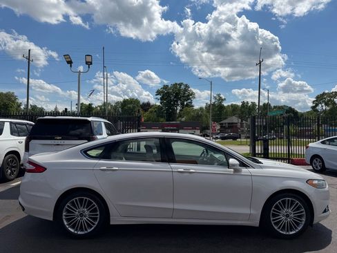 Used 2016 Ford Fusion SE w/ Equipment Group 202A FWD image 4