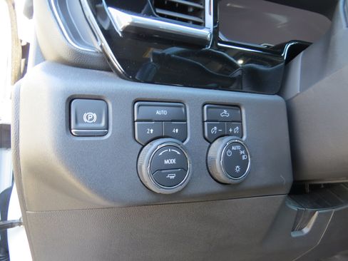 Used 2025 Chevrolet Silverado 1500 LT AWD/4WD image 22