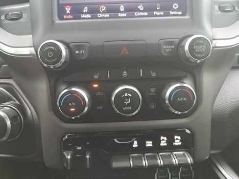 Used 2019 RAM 1500 Big Horn AWD/4WD image 19