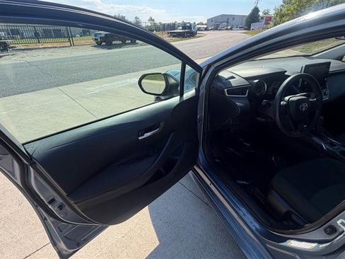 Used 2021 Toyota Corolla LE FWD image 9