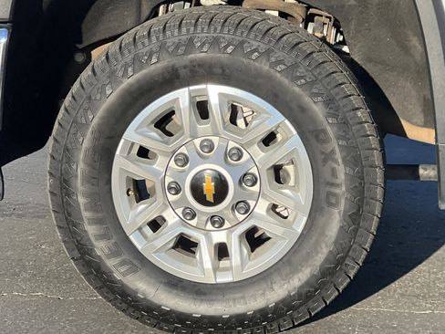 Used 2024 Chevrolet Silverado 2500 LT w/ Convenience Package image 26