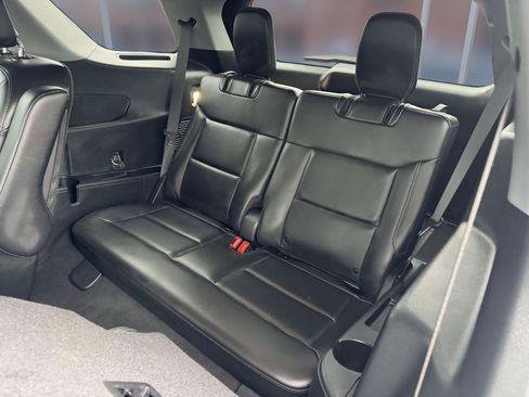 Used 2022 Ford Explorer XLT w/ Equipment Group 202A image 15